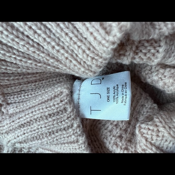 Pink toque - Picture 2 of 2